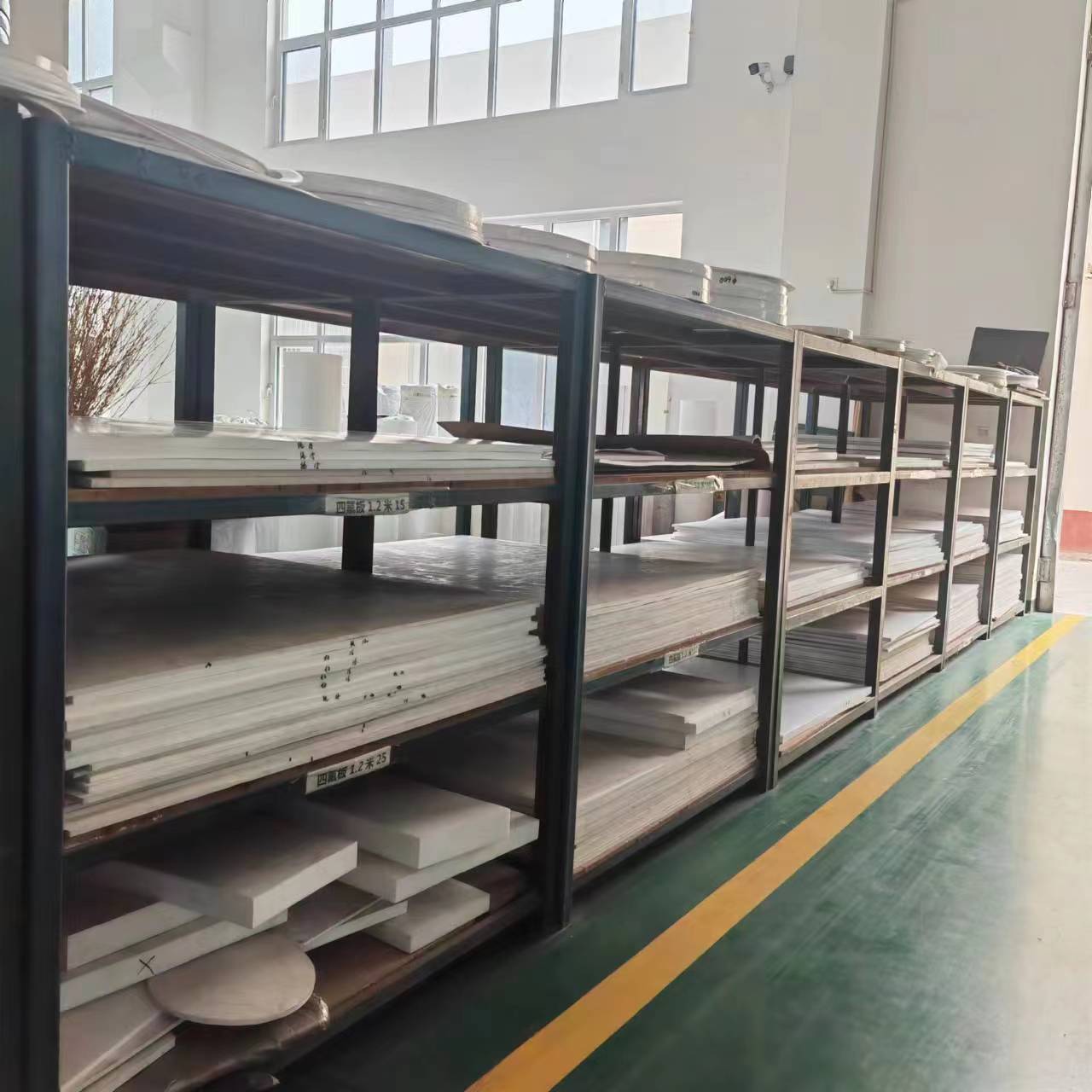 Листы из белого ПТФЭ высокой плотности — напрямую от ведущего производителя